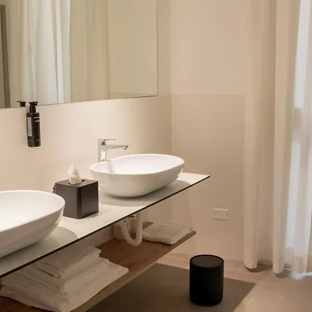Palazzo Sant' Agostino - Natural Comfort By The First 招待所